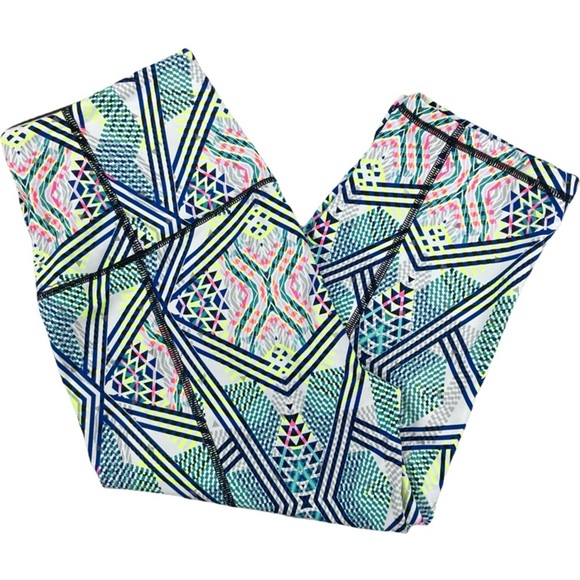 Victoria's Secret Women’s Geometric Capri Legging BasCourt KNOCKOUT Medium EUC - Picture 3 of 10